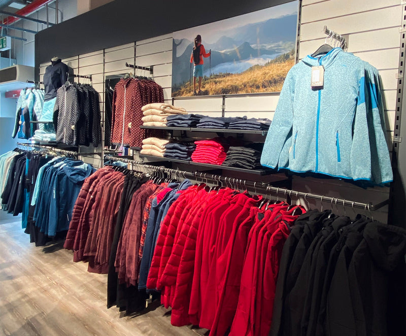 Bild von Kleidungsabteilung im Geschäft Sport Praxenthaler in Rosenheim