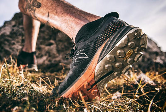 Abbildung von Trailrunner mit Fokus auf Schuhe