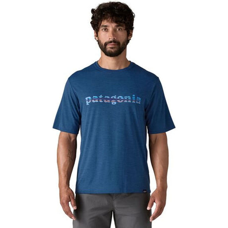 Patagonia M's Cap Cool Daily Graphic Herren T-Shirt '73 text logo: clement blue x dye Produktbild 1