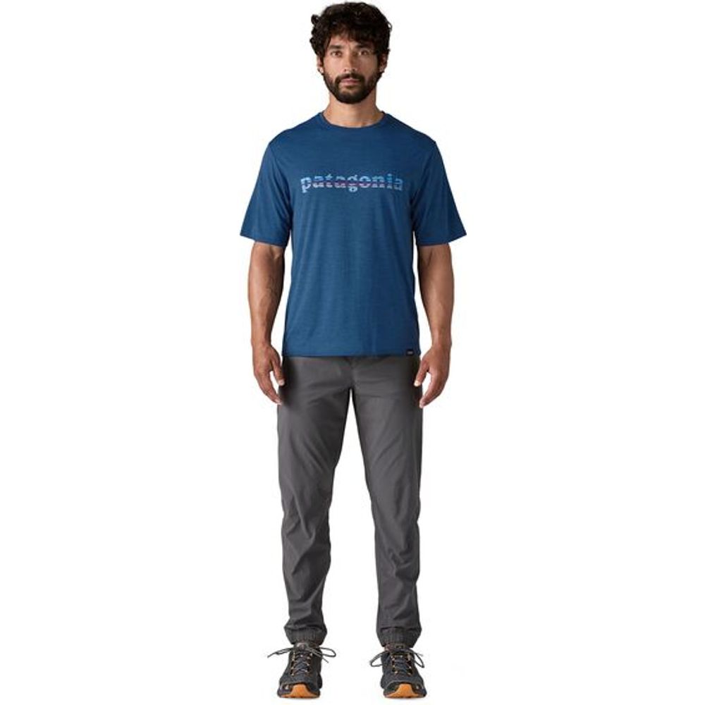 Patagonia M's Cap Cool Daily Graphic Herren T-Shirt '73 text logo: clement blue x dye Produktbild 3