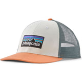 Patagonia P-6 Logo Lopro Trucker Cap white w peach sherbet Produktbild 0