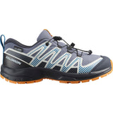 Salomon Shoe XA Pro V8 Waterproof J Kinder Wanderschuh grisaille dark blue turmeric Produktbild 0